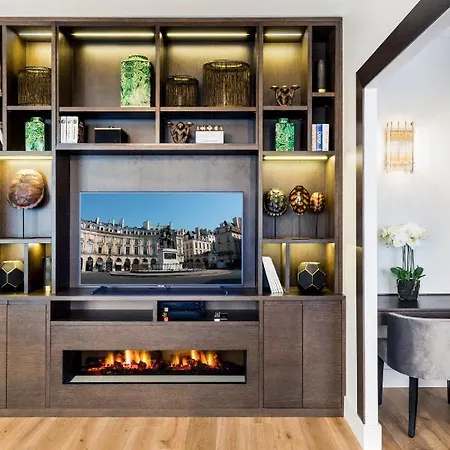 Luxury Louvre Ii